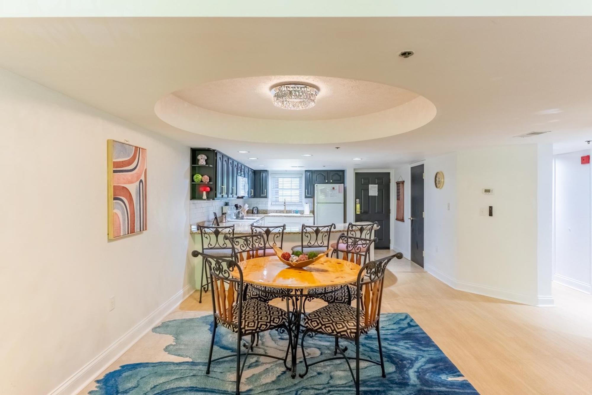 Luxurious Condo, Pool, Fireplace, Hiking ガトリンバーグ エクステリア 写真