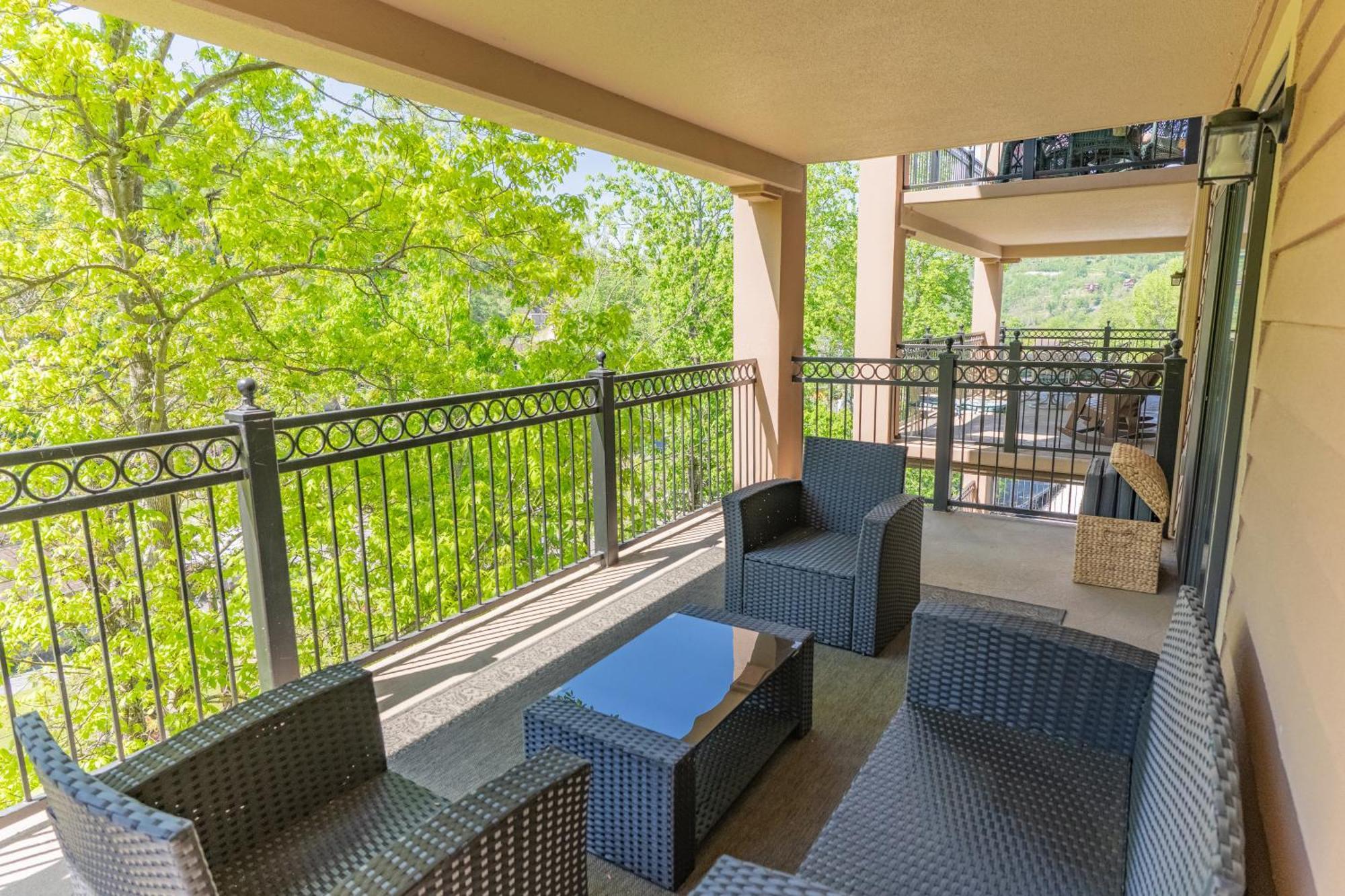 Luxurious Condo, Pool, Fireplace, Hiking ガトリンバーグ エクステリア 写真
