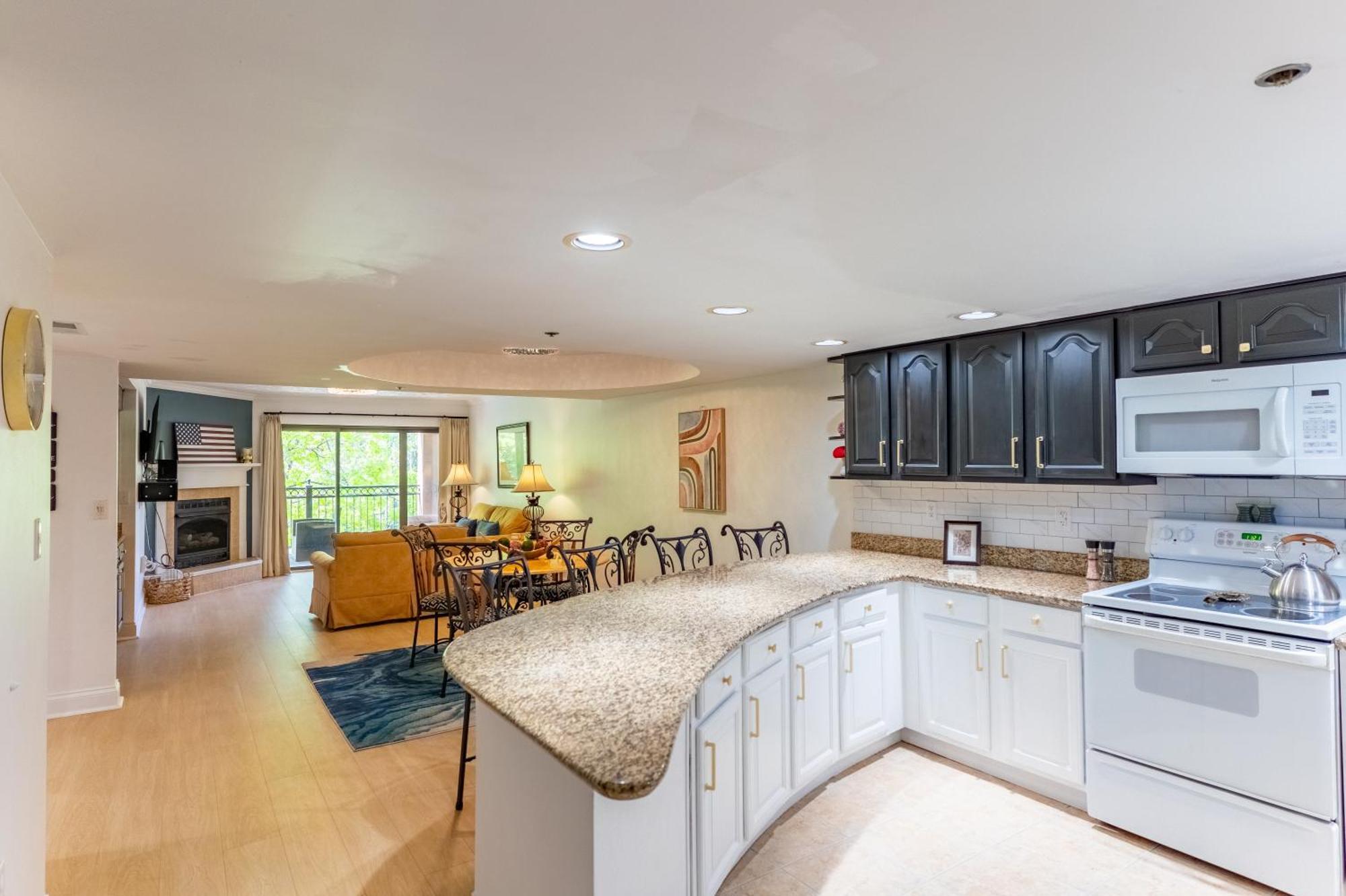Luxurious Condo, Pool, Fireplace, Hiking ガトリンバーグ エクステリア 写真